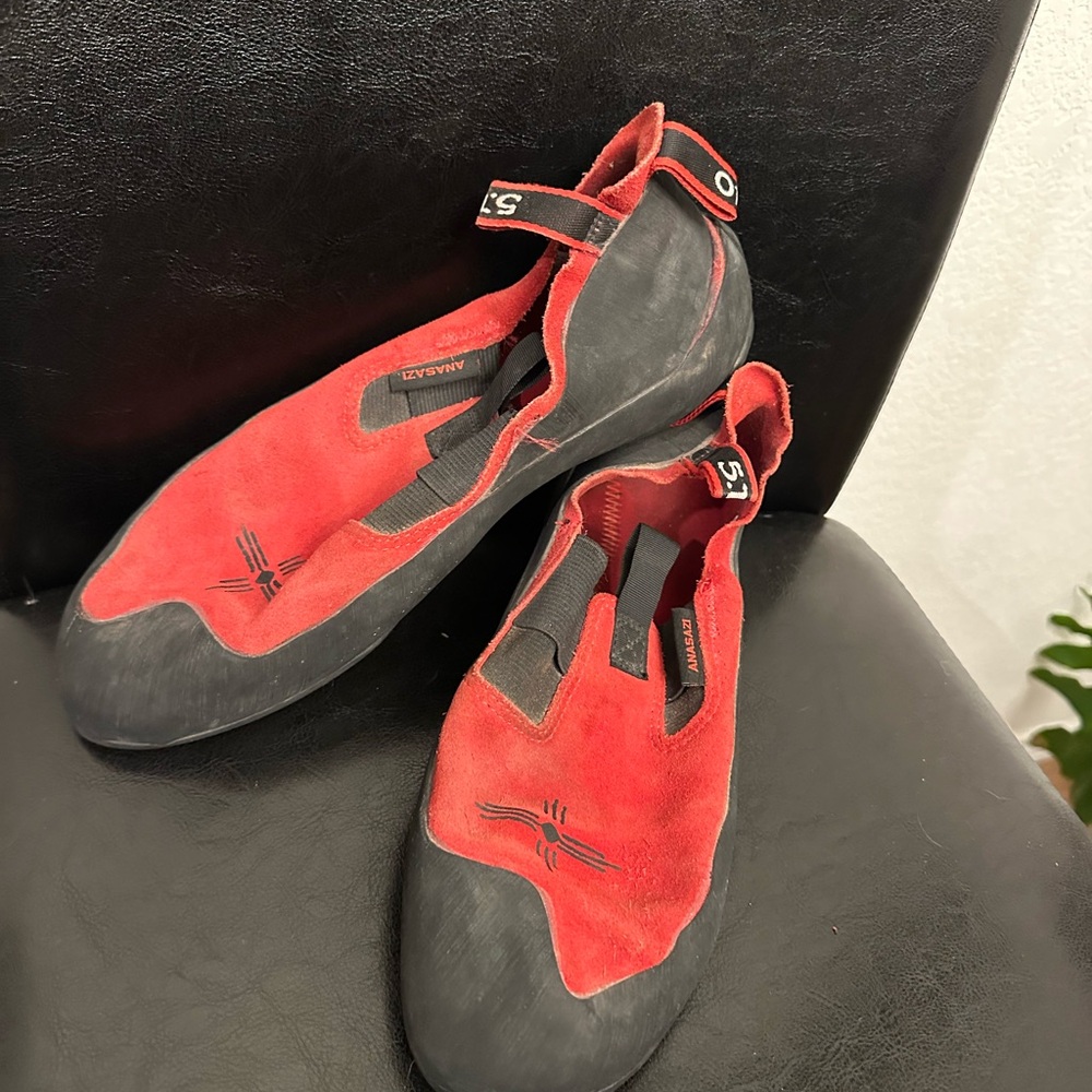 5.10 Anasazi Moccasym Climbing Shoes - Picture 2 of 7